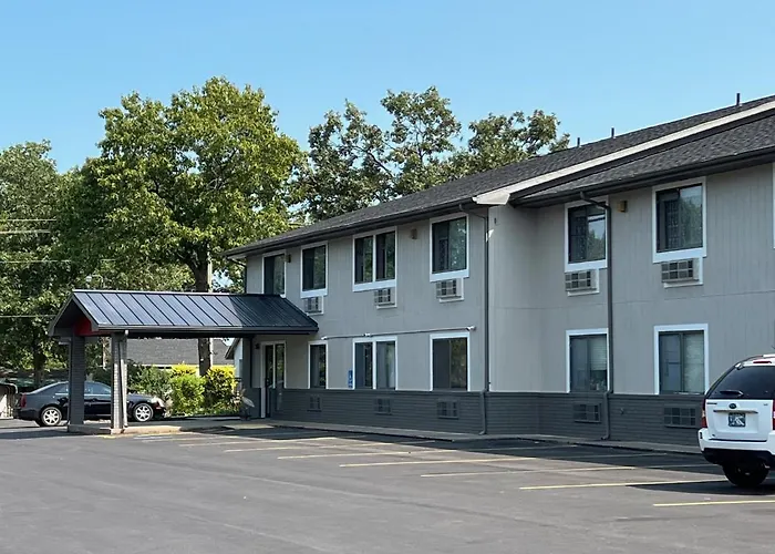 Hilltop Inn & Suites